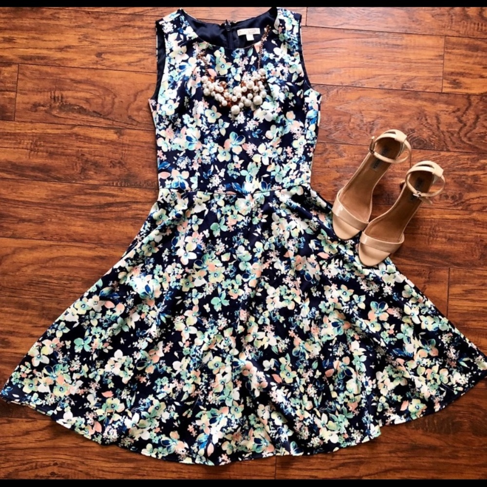 Eva Mendes - Floral Dress